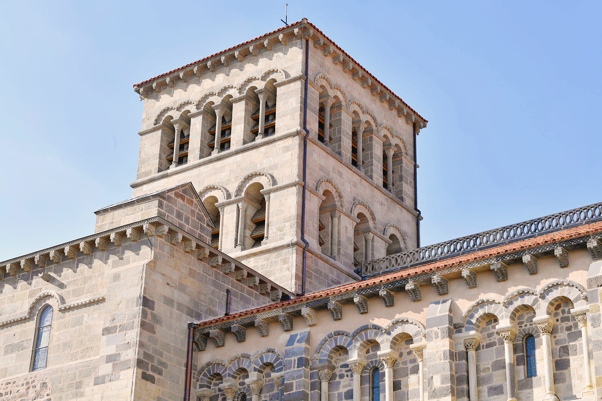 AUVERGNE ISSOIRE ABBATIALE